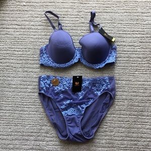 Wacoal Bra & panty set 34B size small Lace Purple